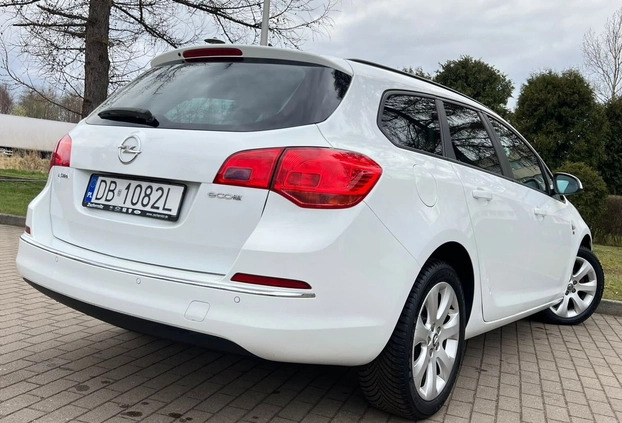 Opel Astra cena 22599 przebieg: 186000, rok produkcji 2012 z Wałbrzych małe 407